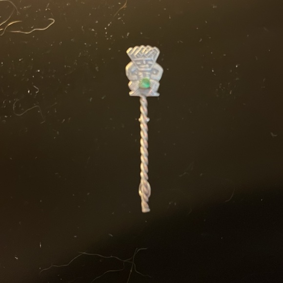 Vintage Pre-Colombian Sterling 0900 Silver Plated Pin and Natural Emerald - Picture 1 of 9